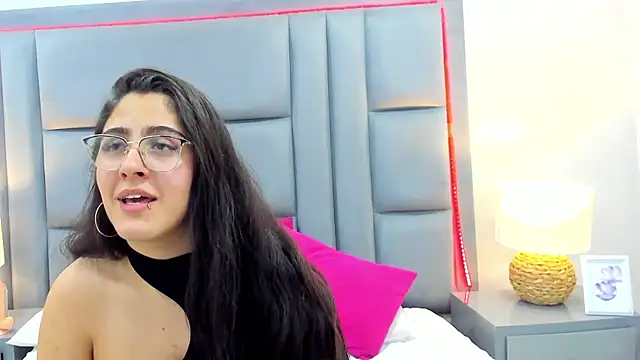 LuisaFranco online show from November 2025 03:59:01 PM