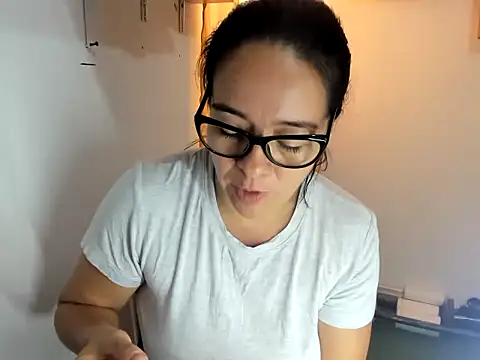 caroline 47 online show from December 2025 02:58:02 PM