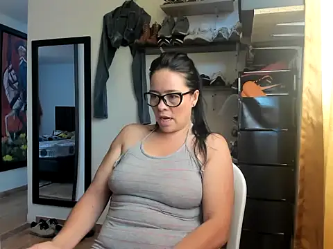 Snapshot of caroline_47 chatting on May 2026 02:01:02 PM caroline 47 online show from May 2026 02:01:02 PM
