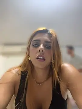 Monahliza online show from April 2026 04:40:01 PM