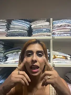 Monahliza online show from April 2026 02:33:01 PM