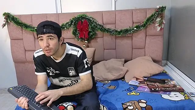 Snapshot of BryanTowers chatting on November 2025 02:39:01 AM BryanTowers online show from November 2025 02:39:01 AM