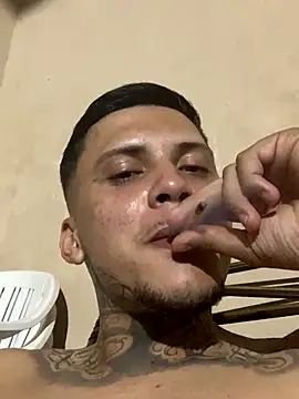 Snapshot of Ryanzl017 chatting on November 2025 10:31:02 PM Ryanzl017 online show from November 2025 10:31:02 PM