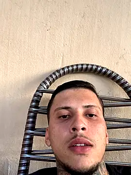 Snapshot of Ryanzl017 chatting on December 2025 09:10:02 PM Ryanzl017 online show from December 2025 09:10:02 PM