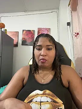 Snapshot of morena-2025 chatting on June 2026 11:40:01 PM morena-2025 online show from June 2026 11:40:01 PM