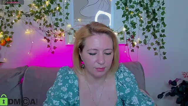 miss lisaaa online show from November 2025 02:53:02 AM