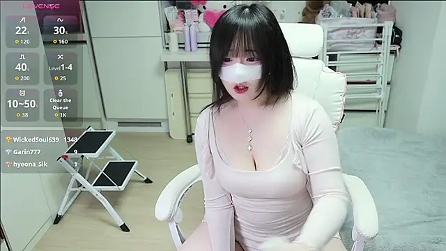 kimhyeona2005 online show from April 2026 12:08:02 PM