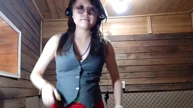 Snapshot of AiCress chatting on November 2025 07:07:01 AM AiCress online show from November 2025 07:07:01 AM