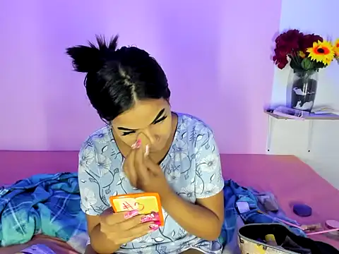 Snapshot of Rouse21 chatting on November 2025 11:20:01 AM Rouse21 online show from November 2025 11:20:01 AM