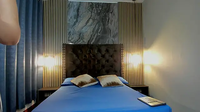 Alyra Moon online show from December 2025 04:20:02 AM