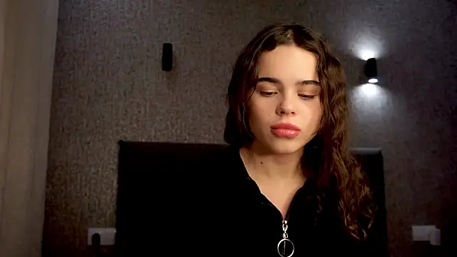 Snapshot of lindaTT chatting on November 2025 01:13:01 PM lindaTT online show from November 2025 01:13:01 PM