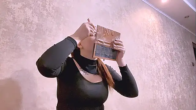 EveCrotts online show from November 2025 12:23:02 PM