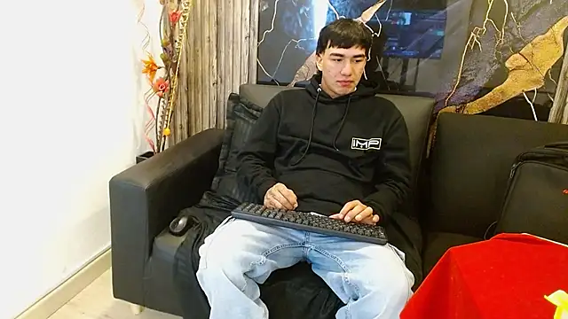 Tommy160920 online show from November 2025 01:00:02 PM