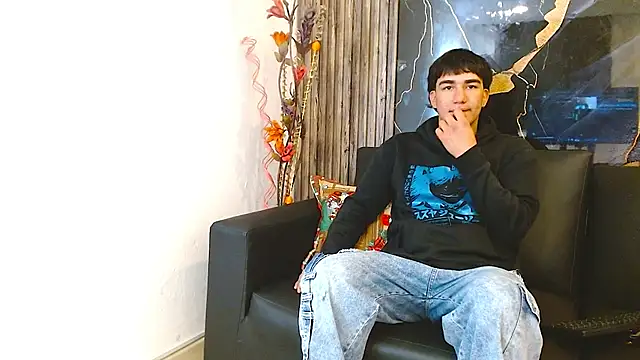 Tommy160920 online show from November 2025 01:47:02 PM