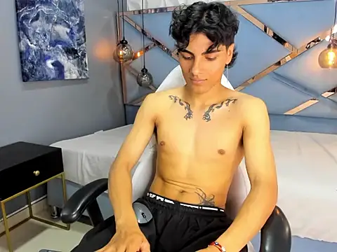 MattFiore online show from November 2025 06:33:02 PM