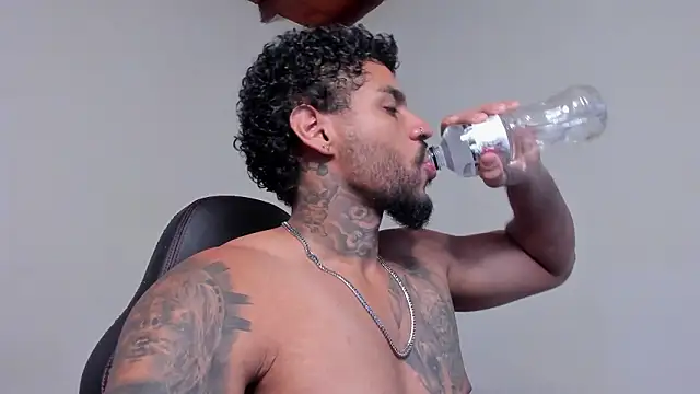 LuigiVitale 1 online show from February 2026 01:47:02 AM