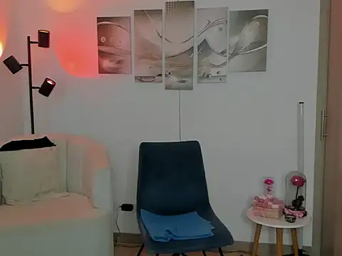 haileyflorez  online show from February 2026 06:22:01 PM