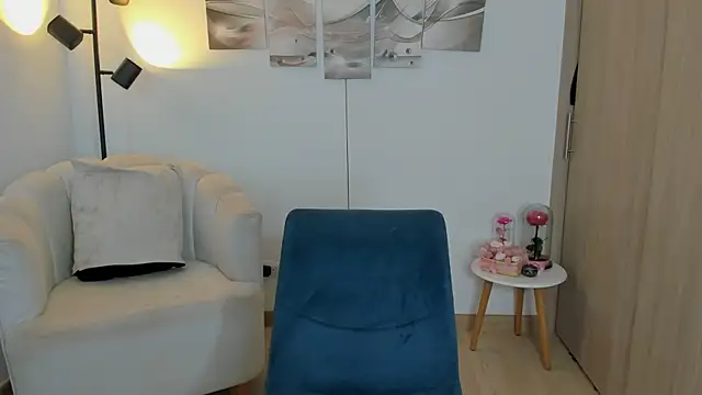 haileyflorez  online show from April 2026 02:20:01 PM