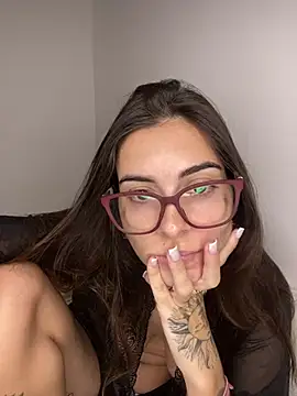 Snapshot of fer-nanda chatting on April 2026 04:19:01 AM fer-nanda online show from April 2026 04:19:01 AM