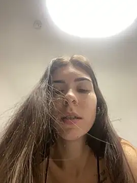 Snapshot of fer-nanda chatting on May 2026 10:37:02 PM fer-nanda online show from May 2026 10:37:02 PM