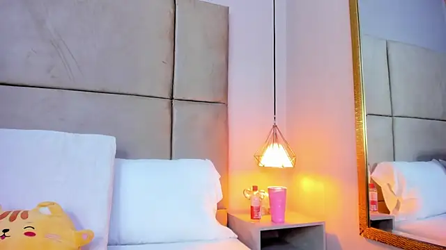 angelaG1 online show from April 2026 08:22:01 PM