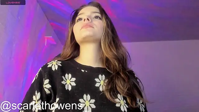 Snapshot of scarlethowens1 chatting on November 2025 06:57:01 AM scarlethowens1 online show from November 2025 06:57:01 AM