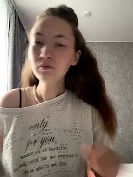 Snapshot of Holy_Poly chatting on November 2025 08:15:01 AM Holy Poly online show from November 2025 08:15:01 AM