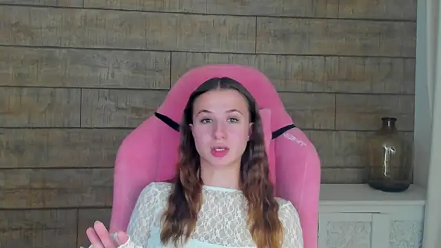 Snapshot of KristinaBellini chatting on November 2025 05:16:01 PM KristinaBellini online show from November 2025 05:16:01 PM