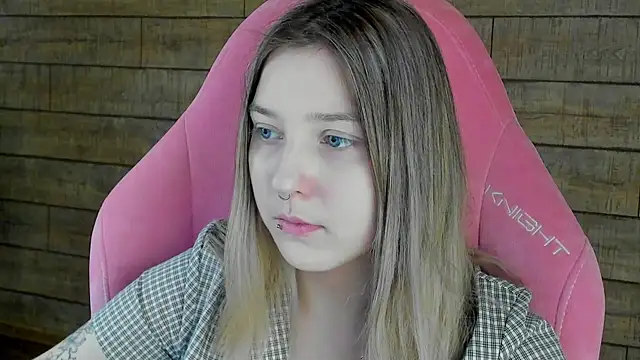 TinnaBurton online show from March 2026 04:43:01 PM