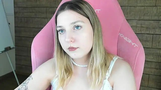 Snapshot of TinnaBurton chatting on June 2026 03:04:02 AM TinnaBurton online show from June 2026 03:04:02 AM