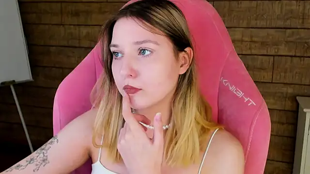Snapshot of TinnaBurton chatting on June 2026 04:42:01 PM TinnaBurton online show from June 2026 04:42:01 PM