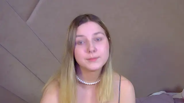 Snapshot of TinnaBurton chatting on July 2026 04:22:01 PM TinnaBurton online show from July 2026 04:22:01 PM