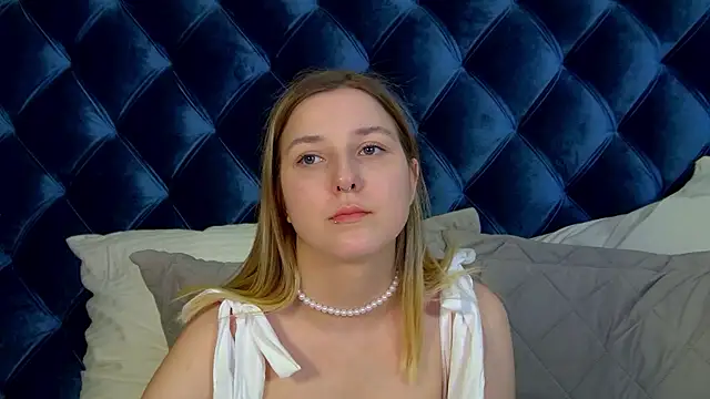 Snapshot of TinnaBurton chatting on July 2026 04:33:01 PM TinnaBurton online show from July 2026 04:33:01 PM