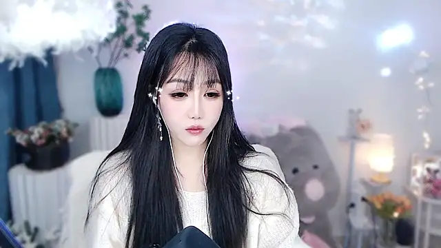 Laura 520 online show from November 2025 05:54:01 AM