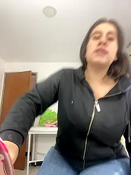 Scarlett Noire outdoors online show from November 2025 07:51:02 PM