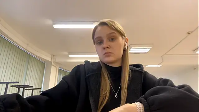 PaulitaSolow online show from November 2025 12:19:02 PM