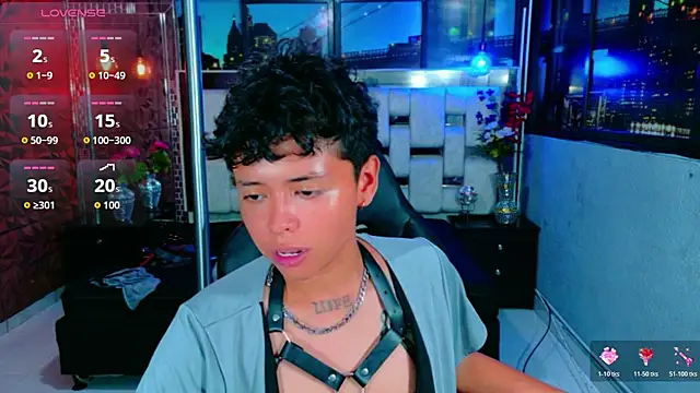 Snapshot of lunabustygirl chatting on November 2025 12:32:01 AM lunabustygirl online show from November 2025 12:32:01 AM