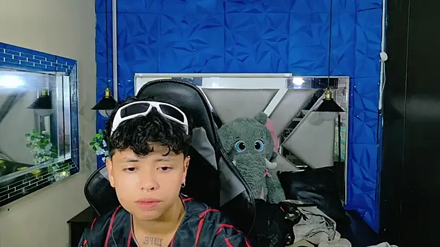 lunabustygirl online show from December 2025 06:44:01 AM