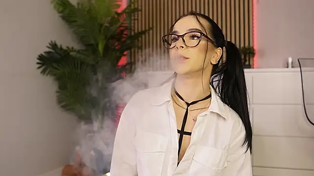 Miss Denisse online show from December 2025 08:37:02 PM