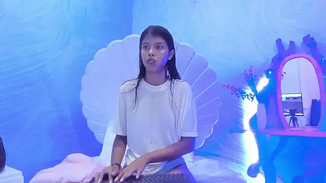 Snapshot of arietta_skinny chatting on November 2025 07:57:01 PM arietta skinny online show from November 2025 07:57:01 PM