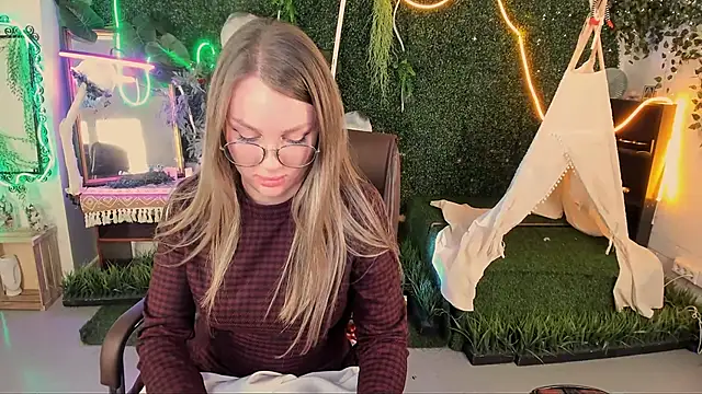 SandraLindsey online show from November 2025 03:33:01 PM