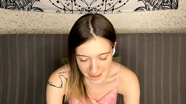 Snapshot of MiriamDongo chatting on November 2025 01:10:01 PM MiriamDongo online show from November 2025 01:10:01 PM