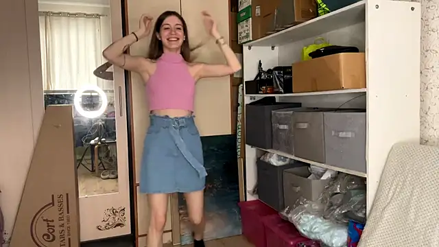 Snapshot of MiriamDongo chatting on November 2025 11:43:02 AM MiriamDongo online show from November 2025 11:43:02 AM