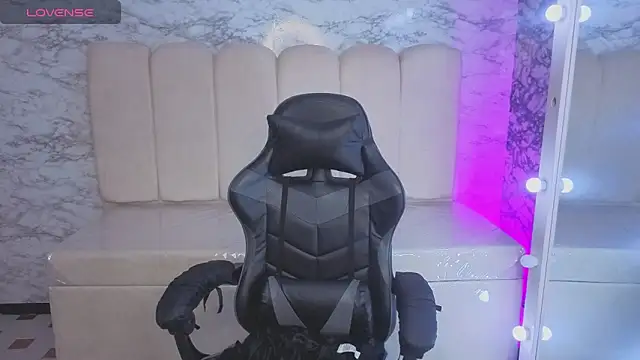 Snapshot of Maleja_v_ chatting on November 2025 01:22:02 PM Maleja v online show from November 2025 01:22:02 PM