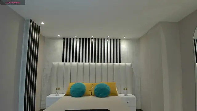 AmberFox1 online show from December 2025 10:44:02 AM