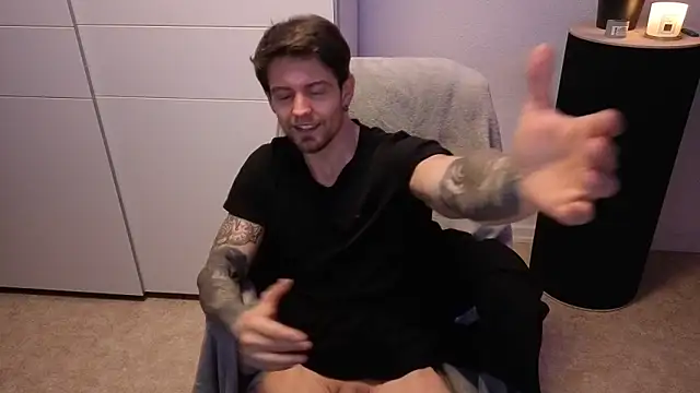 Snapshot of Mystery_Mark chatting on November 2025 06:12:01 PM Mystery Mark online show from November 2025 06:12:01 PM