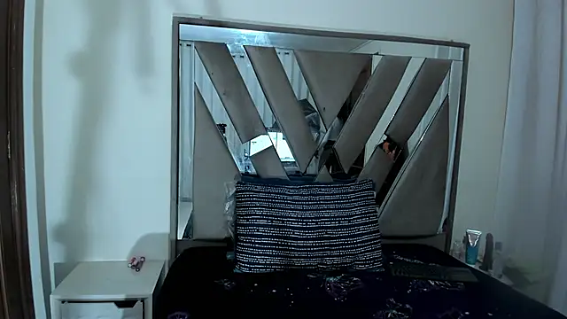 anisha zambrano online show from January 2026 01:15:02 PM