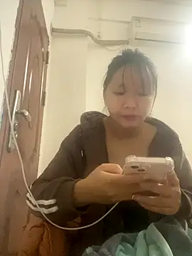 yiyi0316 online show from November 2025 04:49:01 PM