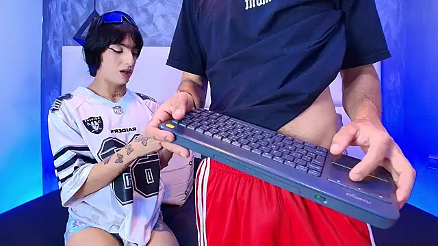 Loversinfire2 online show from December 2025 10:48:02 PM