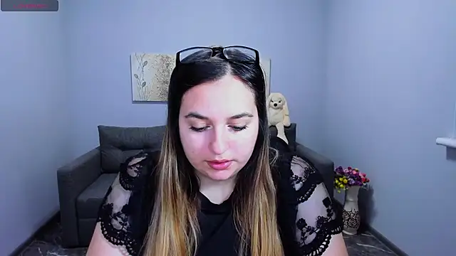 Snapshot of Maria_Bond chatting on November 2025 06:49:01 AM Maria Bond online show from November 2025 06:49:01 AM